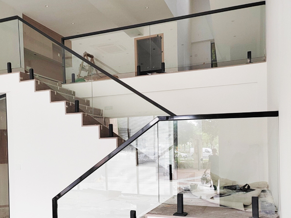 <center>Glass Railing</center>